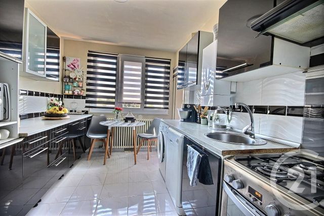 Appartement F4 à vendre - 4 pièces - 72.0 m2 - BLOIS - 41 - CENTRE - Century 21 Girault Immobilier Appartement F4 à vendre - 4 pièces - 72.0 m2 - BLOIS - 41 - CENTRE - Century 21 Girault Immobilier