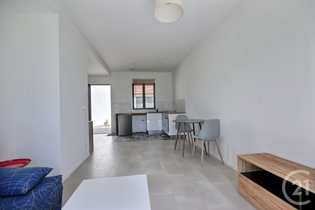 maison à louer - 2 pièces - 42.0 m2 - VILLEBAROU - 41 - CENTRE - Century 21 Girault Immobilier maison à louer - 2 pièces - 42.0 m2 - VILLEBAROU - 41 - CENTRE - Century 21 Girault Immobilier