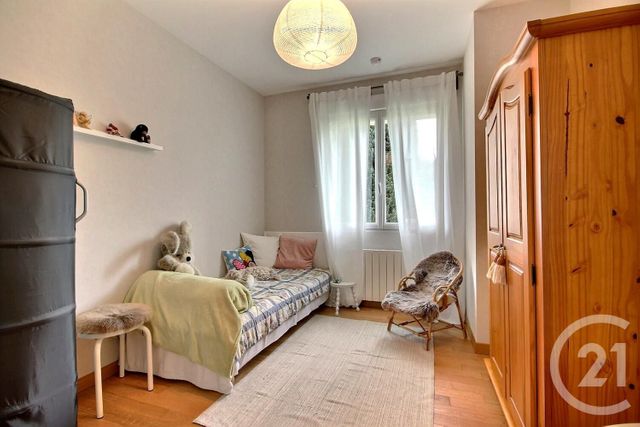 Afficher la photo en grand maison à vendre - 9 pièces - 241.0 m2 - VEUZAIN SUR LOIRE - 41 - CENTRE - Century 21 Girault Immobilier