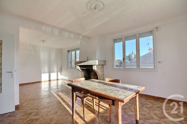 maison à louer - 6 pièces - 162.0 m2 - ST AMAND LONGPRE - 41 - CENTRE - Century 21 Girault Immobilier