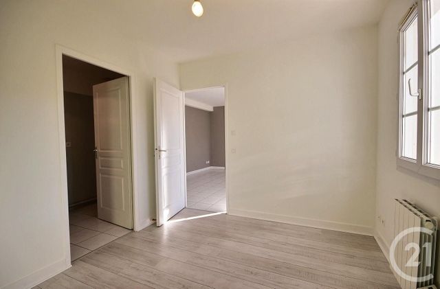 Appartement à louer - 2 pièces - 45.9 m2 - COUR CHEVERNY - 41 - CENTRE - Century 21 Girault Immobilier