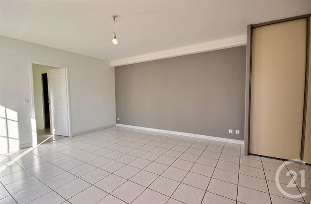 Appartement à louer - 2 pièces - 45.9 m2 - COUR CHEVERNY - 41 - CENTRE - Century 21 Girault Immobilier