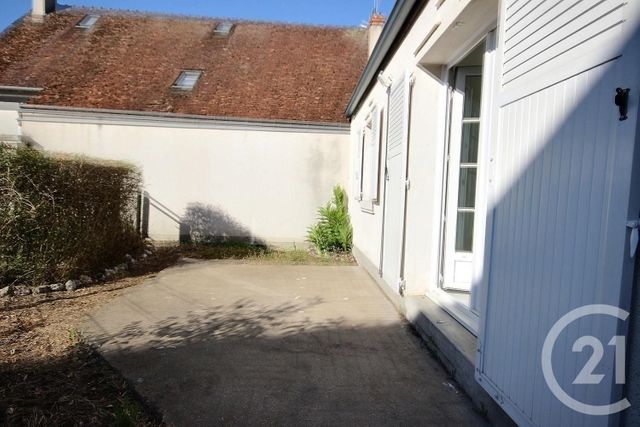 Appartement à louer - 2 pièces - 45.9 m2 - COUR CHEVERNY - 41 - CENTRE - Century 21 Girault Immobilier